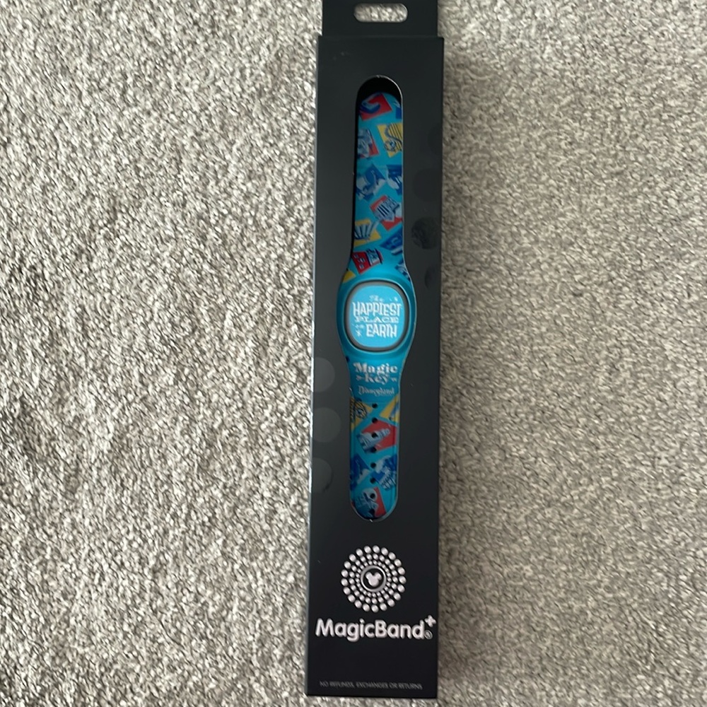 MagicBand+ Disneyland Magic Key Band